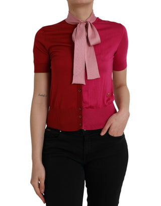 Rosa Kurzarm-Pullover mit Ascotkragen