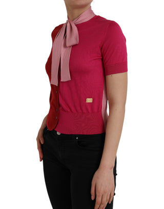 Rosa Kurzarm-Pullover mit Ascotkragen