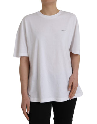 Camiseta blanca de algodón con cuello redondo y mangas cortas