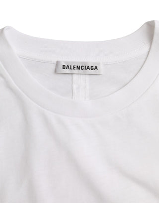 Camiseta blanca de algodón con cuello redondo y mangas cortas
