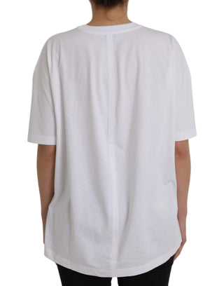 Camiseta blanca de algodón con cuello redondo y mangas cortas