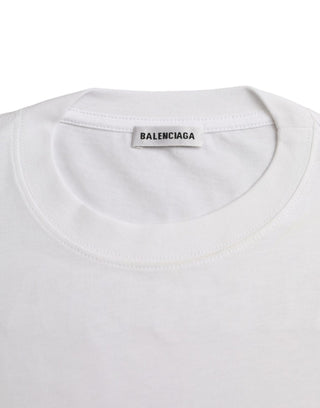 Camiseta blanca de algodón con cuello redondo y mangas cortas