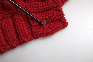 Cardigan rojo de lana con botones y punto