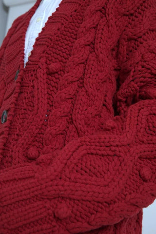 Cardigan rojo de lana con botones y punto