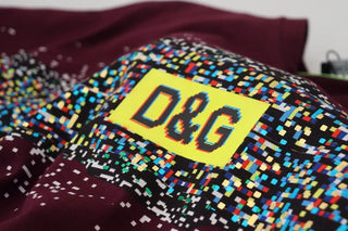 Camiseta burdeos de algodón con estampado D&G y cuello redondo