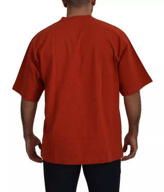 Camiseta roja de algodón con bordado de logo y cuello redondo