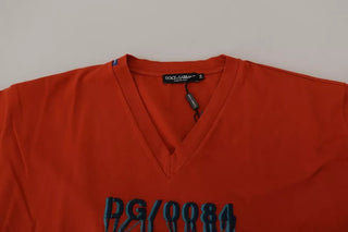 Camiseta roja de algodón con bordado de logo y cuello redondo