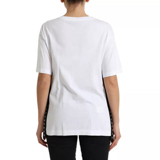 Camiseta blanca con estampado de eslogan y detalles de cordones