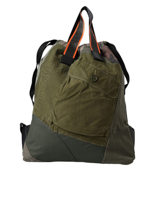 Mochila militar verde con parche y diseño de retazos