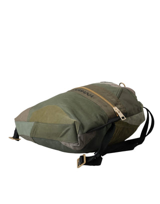 Mochila militar verde con parche y diseño de retazos