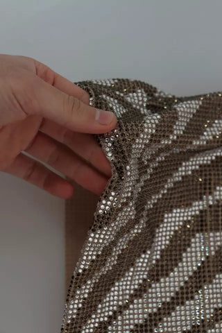 Braunes Kristall-Shift-Minikleid mit Zebrastreifen und Silberdetails