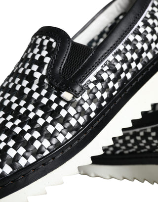 Mocasines negros y blancos tejidos para hombre sin cordones