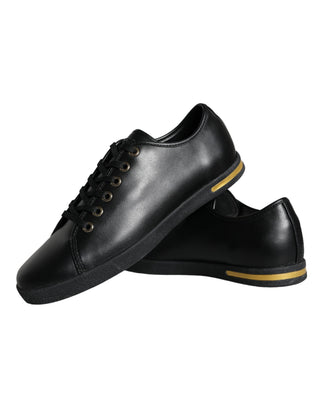 Zapatillas clásicas de cuero negro y dorado