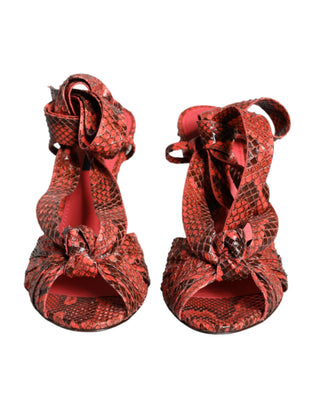 Sandalias con tacones de cuero exótico coral  