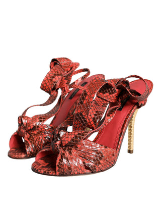 Sandalias con tacones de cuero exótico coral  