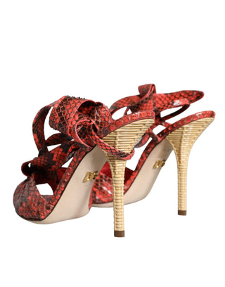 Sandalias con tacones de cuero exótico coral  