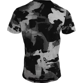 Camiseta negra con estampado de camuflaje blanco y cuello redondo