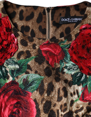 Vestido en línea A de algodón con estampado de leopardo marrón y rosas rojas