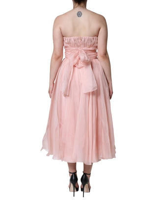 Vestido largo rosa sin tirantes de seda con falda en línea A