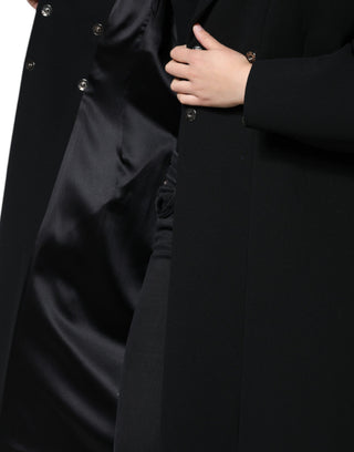 Schwarzer zweireihiger Trenchcoat
