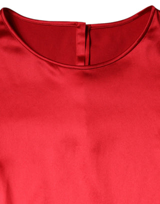 Rote Satinbluse mit Rundhalsausschnitt und Spitzenbesatz
