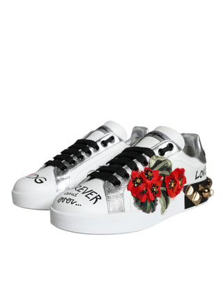 Weiße Leder-Sneaker mit Blumenmuster und Nieten