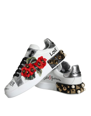 Weiße Leder-Sneaker mit Blumenmuster und Nieten