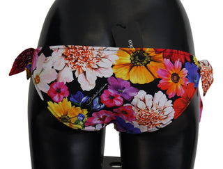 Parte inferior de bikini con estampado floral negro para baño y playa
