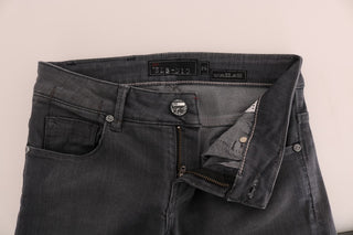 Jeans de mezclilla de algodón gris de corte ajustado