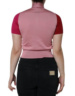 Top rosa con cuello ascot y mangas cortas tipo pulóver