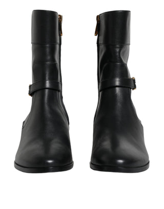 Schwarze Leder-Stiefel mit Logo bis zur Mitte der Wade