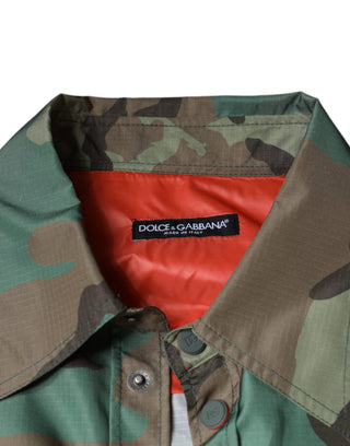 Camisa multicolor de camuflaje con botones