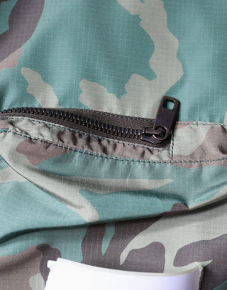 Camisa multicolor de camuflaje con botones