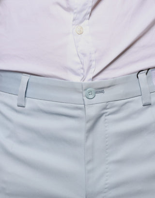 Hellblaue Baumwollhose