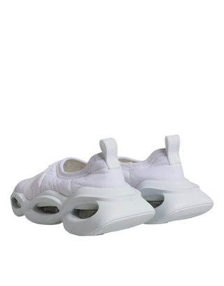 Weiße gepolsterte Stoff-Sneaker-Schuhe
