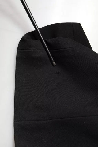 Schwarzes ärmelloses, langes Etuikleid mit Neckholder