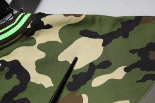 Mehrfarbiger Tarnpullover