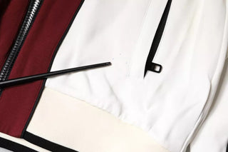 Sudadera con cremallera completa con logo rojo y blanco