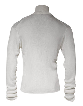 Suéter de hombre blanco de manga larga con cuello alto