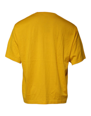 Senffarbenes T-Shirt mit geprägtem Logo und Rundhalsausschnitt