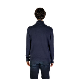 Cuello alto azul de algodón