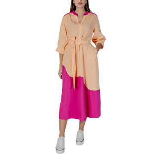 Orangefarbenes langes Baumwollkleid