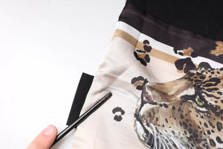 Camiseta de manga corta de algodón con estampado de leopardo negro  
