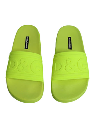 Grüne Gummi-Badesandalen