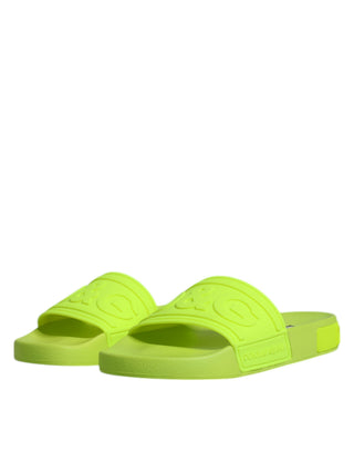 Grüne Gummi-Badesandalen