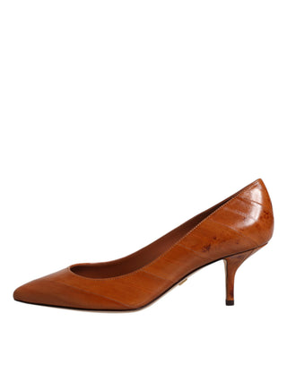Zapatos marrones de cuero con tacones kitten