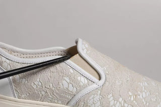 Weiße florale Spitzen-Slipper