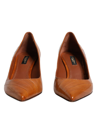 Zapatos marrones de cuero con tacones kitten