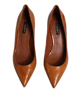 Zapatos marrones de cuero con tacones kitten