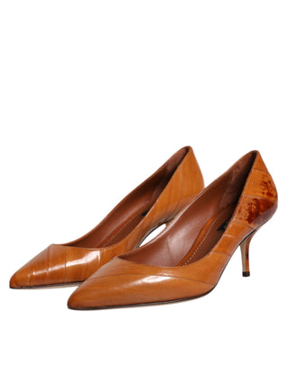 Zapatos marrones de cuero con tacones kitten
